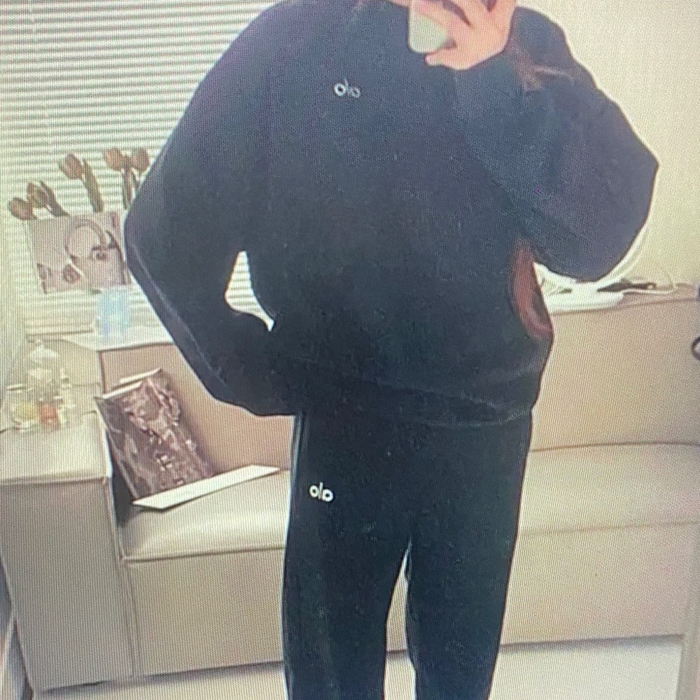 ALO Yoga Black Crew Neck Sweater Size L - Picture 3 of 5